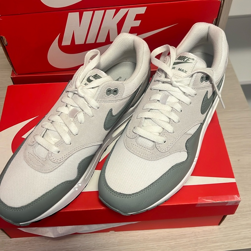Brand New Sz 10.5 Nike Air Max 1 ‘Mica Green’ w/ box (see photo minor damage)